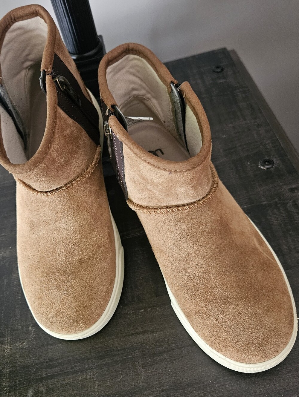 UGG Kids Tan Suede Double Zip-Closure Ankle Sneakers Sz 2 Cool Kid
